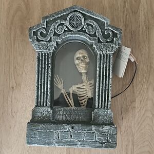 New Spooky Village Animated Talking Skeleton Tombstone Grave Halloween Decor